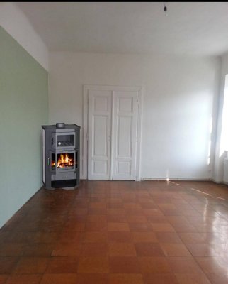 Helle 2-Zimmer Altbauwohnung mit Zentralheizung in Groß-Siegharts