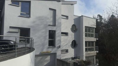 Gehobene Split-Level Wohnung mit 3 ZKB mit Dachterrassein Lappersdorf
