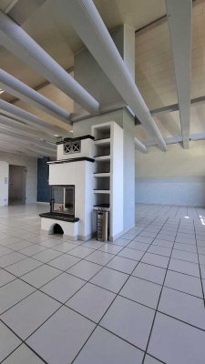 Exklusive 155 m² Dachgeschosswohnung mit 64m² großem Wohnzimmer !