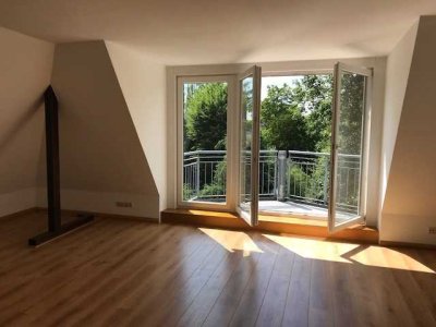Charmante 2,5-Zimmer- Wohnung im Dachgeschoss