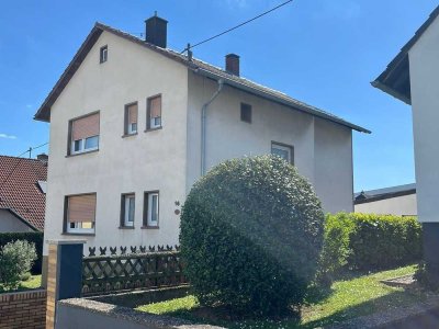 Freistehendes Einfamilienhaus mit großem Grundstück in Hackenheim ( Bad Kreuznach )