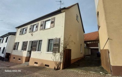Wohnung mit 80qm im EG mit Hof (auf Wunsch komplett möbliert)