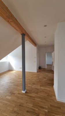 Moderne und helle Dachgeschosswohnung in Schrobenhausen zu vermieten!