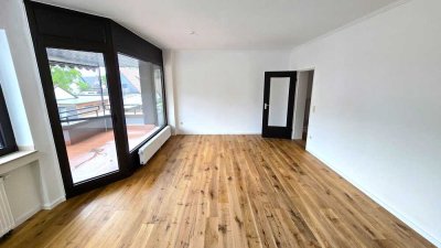 Top Lage I DU -Mündelheim I Top renovierte Wohnung I 1.OG  I Balkon I Neues Parkett I Stellplatz
