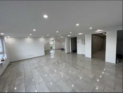Helle DG Wohnung mit guter Ausstattung