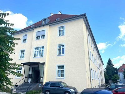 Großzügige Altbauwohnung (148 m²) mit 3,50 m Deckenhöhe, Holz-Pellet-Kamin und Freistellplatz