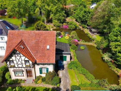 Fachwerkvilla mit Nebengebäuden auf Parkgrundstück mit Bach, Teichen, kl. Wald in Lev.-S
