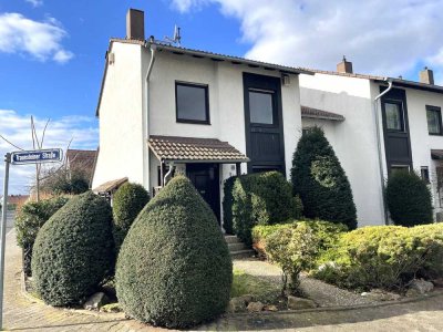 Freshly modernized end-of-terrace house with fitted kitchen, fireplace and garage