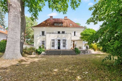 Charmante Villa im Landhausstil in Toplage von Berlin-Zehlendorf – wenige Schritte vom Mexikoplatz