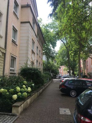 Schöne und helle Wohnung mit zwei Balkonen im beliebten Dortmunder Klinikviertel