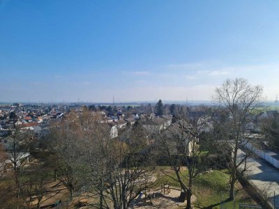 Von Privat: Helle Penthouse-Wohnung in gepflegtem und ruhigen Haus zu vermieten