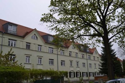 Idyllisch Wohnen - 2-Zi + Loggia + eigener Garten*