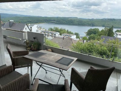 Architektonisch reizvolles Einfamilienhaus mit Seeblick und großem Grundstück in Langscheid