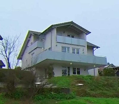 Helle und gut geschnittene Dachgeschoss Wohnung