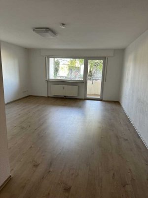 Großzügige 1-Zimmer-Erdgeschosswohnung mit Einbauküche in Schwetzingen