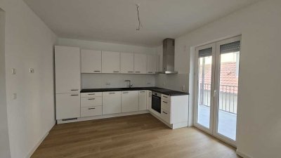 Vermietung nach Sanierung: Geschmackvolle, helle 3-Zimmer-Wohnung mit EBK und Balkon