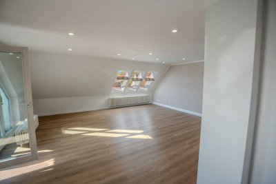 Penthouse Feeling - 3,5-Zi.-Whg. mit EBK, Balkon, TG, Burgblick, Neuer Boden, uvm.