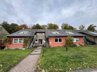 Helle 2 Zimmer Wohnung mit Loggia und eigenem Eingang :-)