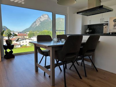 Moderne Dachgeschosswohnung mit Festungsblick in ruhiger Lage