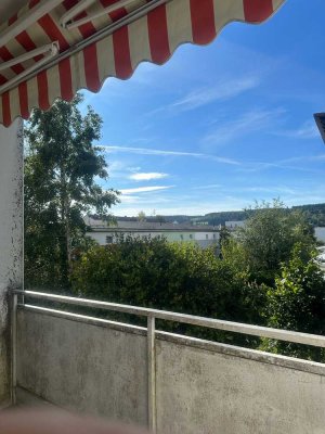 2. OG / 3 Zimmer mit Balkon ab sofort