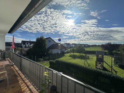 Schöne Obergeschoßwohnung in familiären Zweifamilienhaus mit drei Zimmern