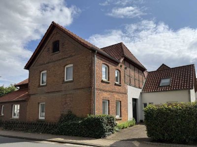 Großzügiges Einfamilienhaus mit Balkon und Stellplatz