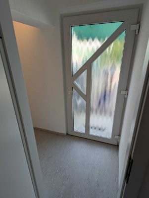 Erstbezug nach Sanierung: Günstige 3-Zimmer-Doppelhaushälfte mit EBK