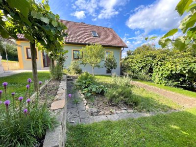 Naturverbundenes Einfamilienhaus mit großzügigem Garten in sonniger Lage