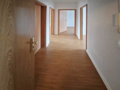Hereinspaziert ins Glück! +500 € Einzugsgutschein* !