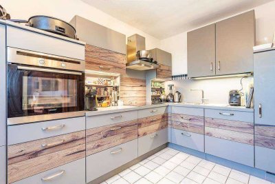 Vermietete Dachwohnung – charmant & solide Anlage