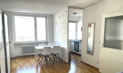 Helle, gut geschnittene  2-Zimmer-Wohnung im 4. OG in München Obergiesing