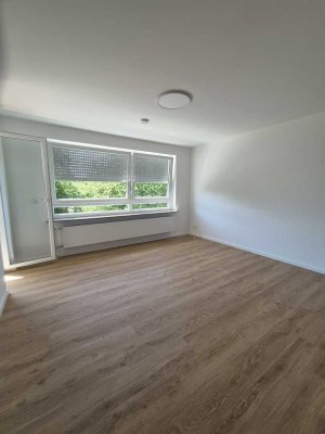 Erstbezug nach Sanierung - 1-Zimmer-Whg. mit EBK, TG Stellpl. u. Süd-Balkon - Blick zum Friedhof
