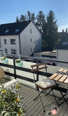 Schöne möblierte 2,5 Raum Wohnung mit Balkon auf Zeit in ruhiger Lage