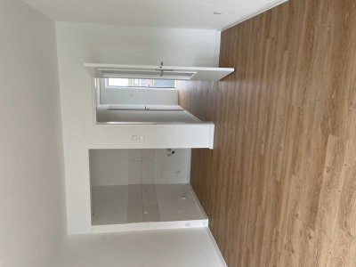 Helle 4-Zimmer-Maisonette Wohnung mit Balkon in Schenefeld