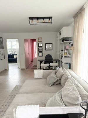 Hochwertige moderne 3,5 Zimmer Penthouse Wohnung mit großem Balkon