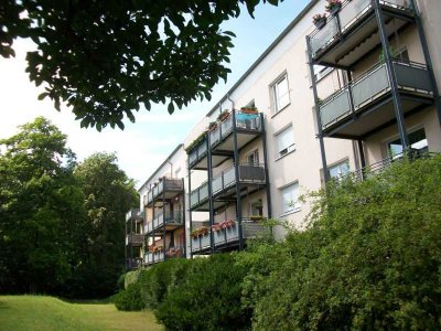 Schön geschnittene 2-Zimmerwohnung mit Terrasse