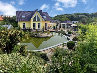 Traumhaus in Löbnitz: Exklusives Architektenhaus mit Gartenparadies, Pool, Pavillon und Nebengebäude
