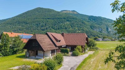 SONNIG WOHNEN im HOLZBLOCKHAUS mit schönen AUSBLICKEN - GROSSES BAUGRUNDSTÜCK am Ortsrand!