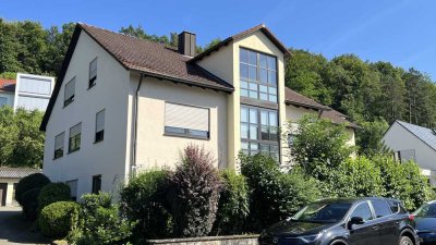 Schöne 4-Zimmer-Wohnung mit Stellplatz, gr. Keller in Retzstadt