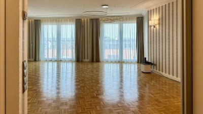 Großzügige 2-Raum-Penthouse-Wohnung [sehr zentral] in Offenbach (inkl. EBK + optional 2 Garagen)