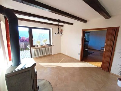 Familienfreundliche 5-Zimmer-Wohnung mit Balkon, Garten und Stellplatz