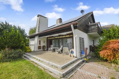 Charmantes Einfamilienhaus mit Einliegerwohnung,  großzügigem Garten und Pool in guter Lage
