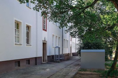 Zentrale Wohnung mit Tageslichtbad// 1.OG links
