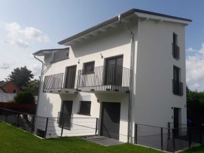 Erstbezug und Einbauküche: Geschmackvolle 5-Raum-Maisonette-Wohnung mit geh. Innenausstattung