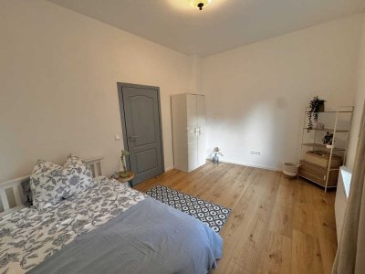Zentrale möblierte sanierte schöne Altbauwohnung