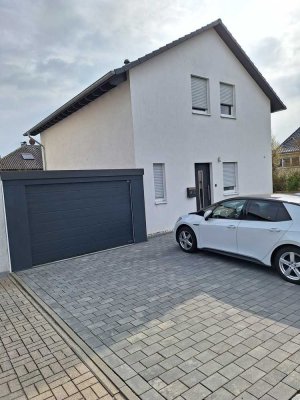 Neuwertiges, modernes Einfamilienhaus