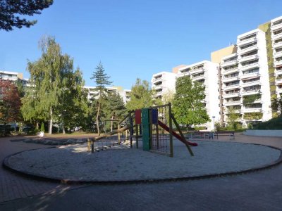 Ruhig gelegene, helle 5-Zimmer-Maisonette-Wohnung mit 2 modernen Bädern und Garage