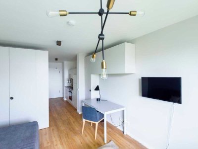 Möbliert 1 Zimmer Studio mit Aufzug und Balkon