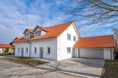ERSTBEZUG *Hochwertige und moderne Doppelhaushälfte samt Doppelgarage* KFW 55