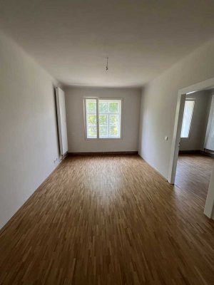 Erstbezug nach Sanierung: Geschmackvolle 4-Zimmer-Erdgeschosswohnung mit geh. Innenausstattung